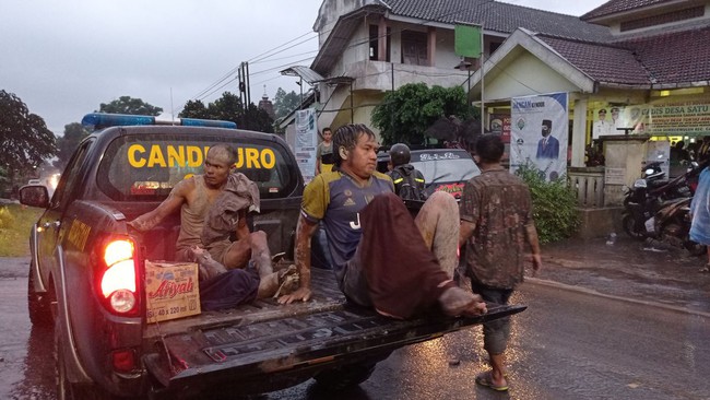 Indonesia: Ít nhất 13 người thiệt mạng do núi lửa Semeru phun trào - Ảnh 1.