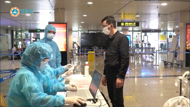 TPHCM: Lấy mẫu tầm soát hành khách quốc nội đi từ sân bay Nội Bài, Vân Đồn, Cát Bi - Ảnh 1.