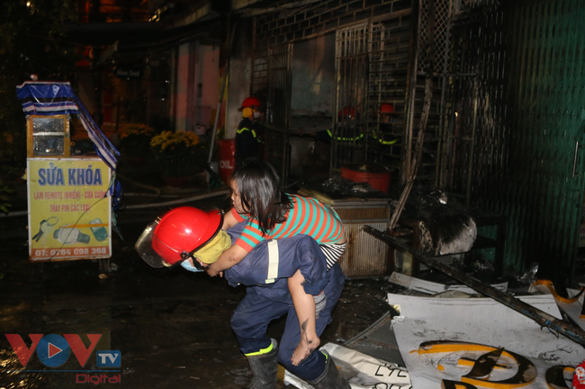 Sáng mùng 4 Tết, cháy nhà dân ở Quảng Nam, 6 người được cứu an toàn - Ảnh 1.
