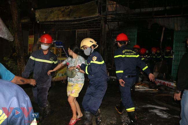 Sáng mùng 4 Tết, cháy nhà dân ở Quảng Nam, 6 người được cứu an toàn - Ảnh 2.