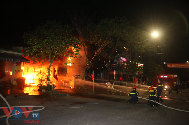 Sáng mùng 4 Tết, cháy nhà dân ở Quảng Nam, 6 người được cứu an toàn - Ảnh 5.