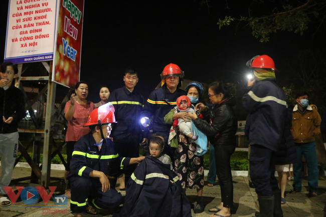 Sáng mùng 4 Tết, cháy nhà dân ở Quảng Nam, 6 người được cứu an toàn - Ảnh 6.