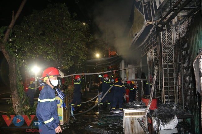 Sáng mùng 4 Tết, cháy nhà dân ở Quảng Nam, 6 người được cứu an toàn - Ảnh 7.