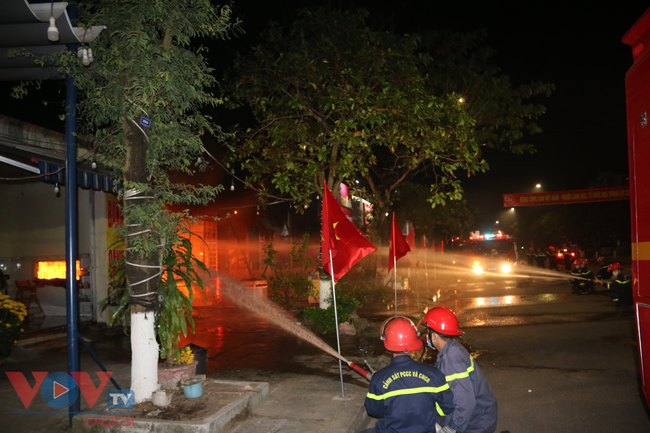 Sáng mùng 4 Tết, cháy nhà dân ở Quảng Nam, 6 người được cứu an toàn - Ảnh 8.