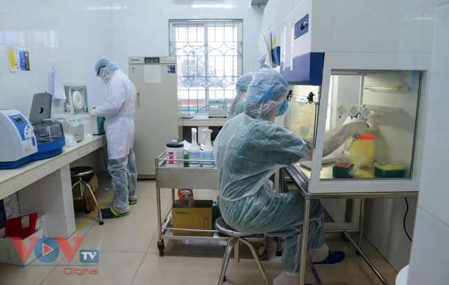 Quảng Ninh triển khai dịch vụ xét nghiệm SARS-CoV-2 theo yêu cầu cho người dân - Ảnh 7.