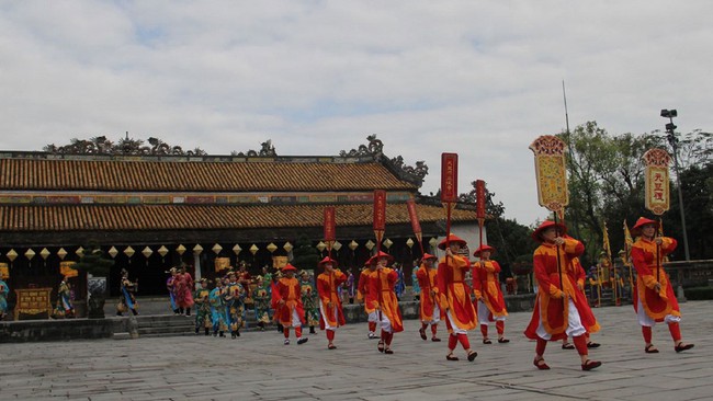 Tái hiện buổi thiết triều đầu năm mới ở Hoàng cung Huế - Ảnh 3.