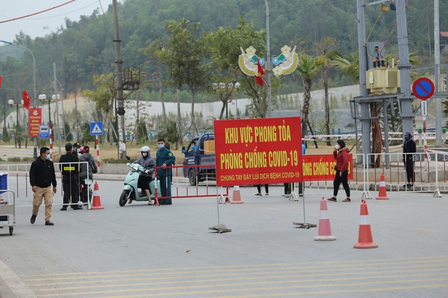 Quảng Ninh: Gỡ bỏ 2 chốt kiểm soát cuối cùng trên địa bàn huyện Vân Đồn từ 12h trưa ngày 20/2 - Ảnh 1.
