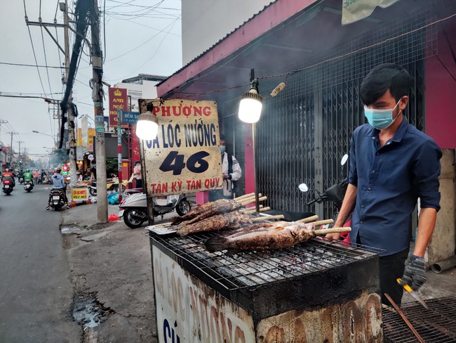 TPHCM: Trắng đêm nướng 3,5 tấn cá phục vụ ngày Thần tài - Ảnh 7.