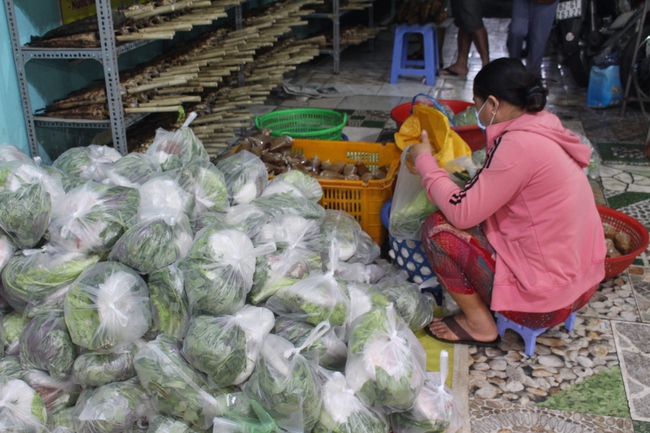 TPHCM: Trắng đêm nướng 3,5 tấn cá phục vụ ngày Thần tài - Ảnh 5.