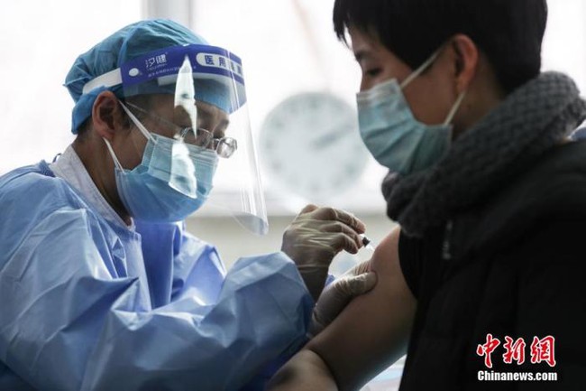 Trung Quốc phê duyệt thêm 2 loại vaccine Covid-19 - Ảnh 1.