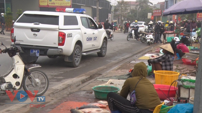 Hải Dương: Vẫn còn tình trạng tập trung đông người tại TP Chí Linh - Ảnh 7.