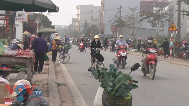Hải Dương: Vẫn còn tình trạng tập trung đông người tại TP Chí Linh - Ảnh 1.