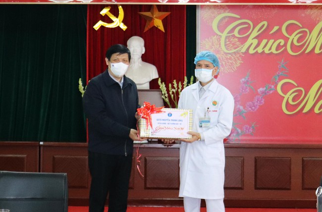 Bộ trưởng Bộ Y tế: Nhân dân Quảng Ninh có thể yên tâm đón Tết trong trạng thái bình thường mới - Ảnh 2.