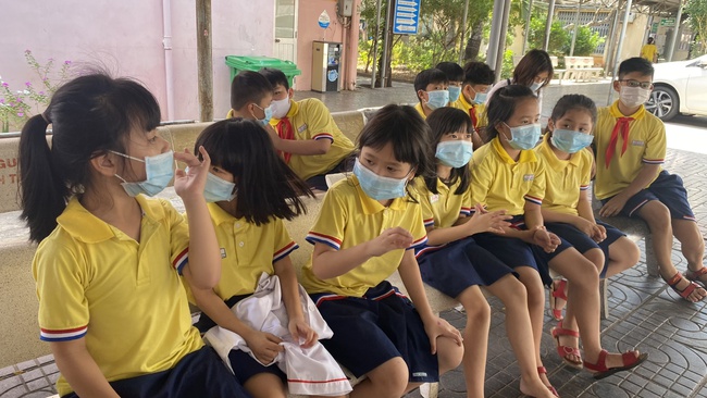 40 học sinh tiểu học ở Vũng Tàu nhập viện nghi ngộ độc thức ăn - Ảnh 2.