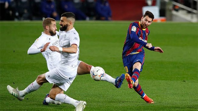 Kết quả Barca 4-1 Huesca: Messi lập cú đúp, Griezmann 'thông nòng', Barca lại vượt Real - Ảnh 1.