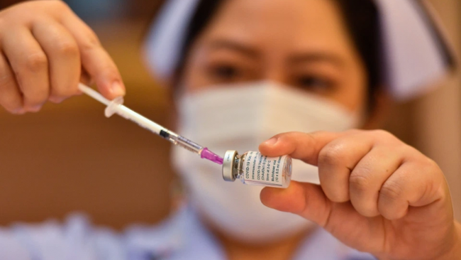 Đại sứ quán Trung Quốc ở nhiều nước nới lỏng việc cấp visa cho người tiêm vaccine Trung Quốc - Ảnh 1.