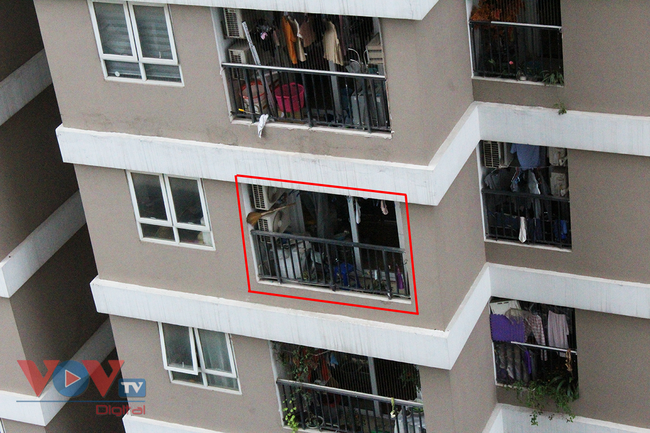 Người quay clip vụ cháu bé rơi từ tầng 13 chung cư: 'Đó là một điều kỳ diệu' - Ảnh 2.