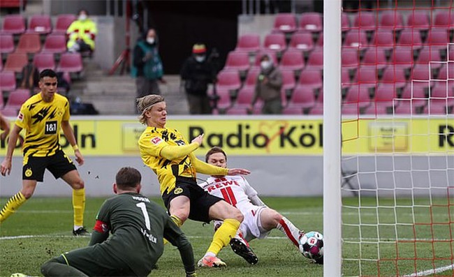 Kết quả Cologne 2-2 Dortmund: Haaland lập cú đúp, Dortmund may mắn thoát thua trước Cologne - Ảnh 1.