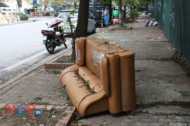Hà Nội: Vẫn tồn tại nhiều bãi rác tự phát trong khu dân cư - Ảnh 2.