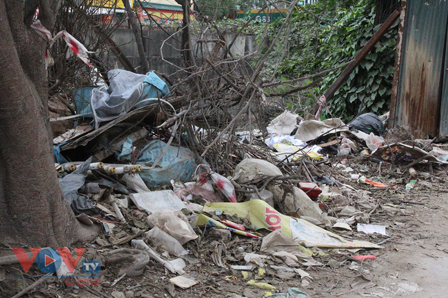 Hà Nội: Vẫn tồn tại nhiều bãi rác tự phát trong khu dân cư - Ảnh 5.