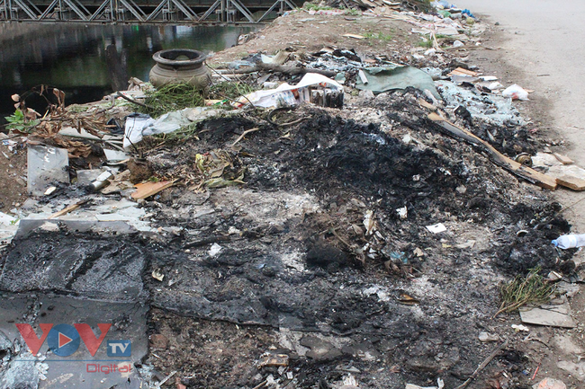 Hà Nội: Vẫn tồn tại nhiều bãi rác tự phát trong khu dân cư - Ảnh 6.