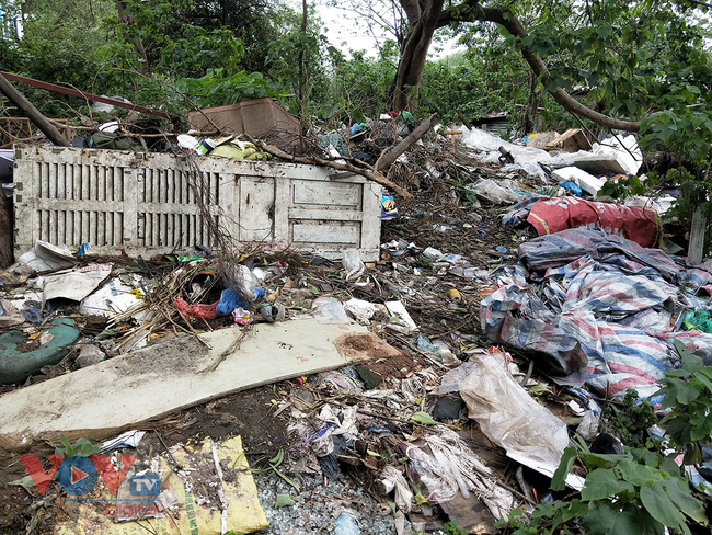 Hà Nội: Vẫn tồn tại nhiều bãi rác tự phát trong khu dân cư - Ảnh 11.