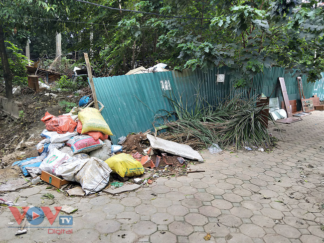 Hà Nội: Vẫn tồn tại nhiều bãi rác tự phát trong khu dân cư - Ảnh 13.