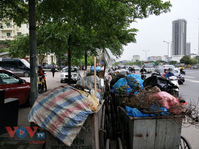 Hà Nội: Vẫn tồn tại nhiều bãi rác tự phát trong khu dân cư - Ảnh 14.