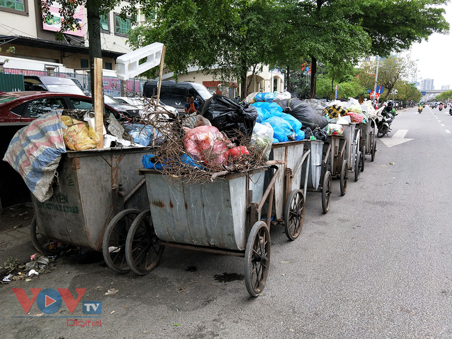 Hà Nội: Vẫn tồn tại nhiều bãi rác tự phát trong khu dân cư - Ảnh 15.