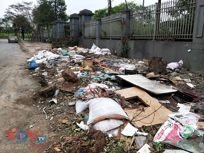 Hà Nội: Vẫn tồn tại nhiều bãi rác tự phát trong khu dân cư - Ảnh 16.