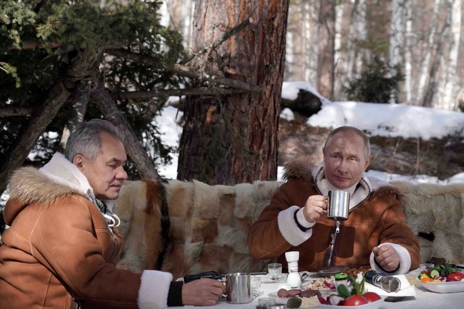 Bị ông Biden chỉ trích là 'kẻ giết người', Tổng thống Nga Putin bình thản đi nghỉ ở rừng già Taiga - Ảnh 3.