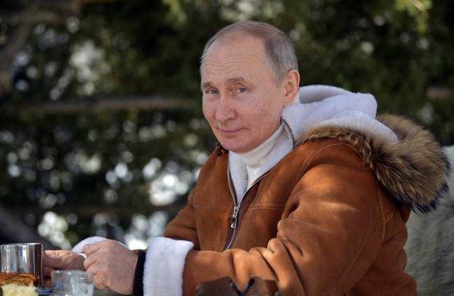 Bị ông Biden chỉ trích là 'kẻ giết người', Tổng thống Nga Putin bình thản đi nghỉ ở rừng già Taiga - Ảnh 6.