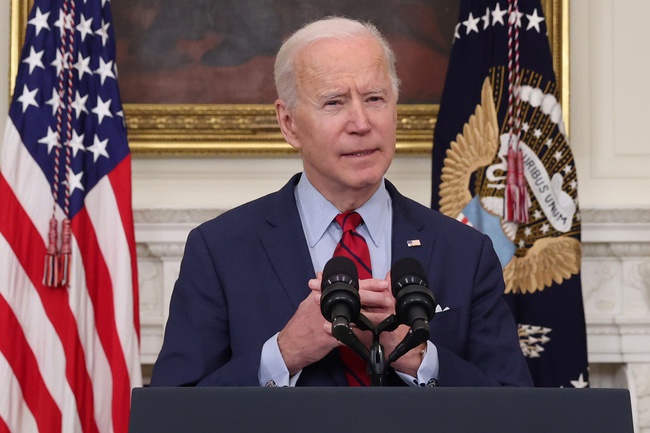 Tổng thống Biden kêu gọi kiểm soát súng chặt chẽ hơn sau hai vụ xả súng gây chấn động - Ảnh 1.