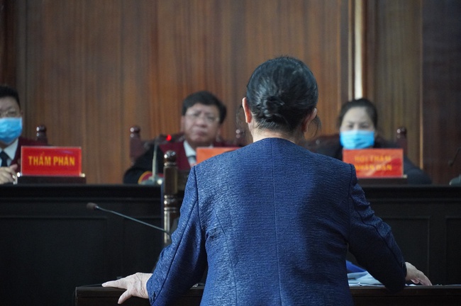 Viện Kiểm sát giữ quan điểm truy tố đại gia Dương Thị Bạch Diệp tội lừa đảo - Ảnh 2.