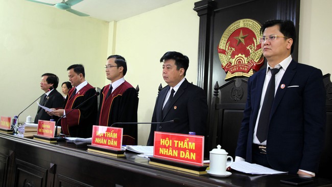 Lai Châu: Hơn 50 năm tù cho các bị cáo trong vụ án tham ô tài sản tại Phòng Giáo dục Sìn Hồ - Ảnh 1.