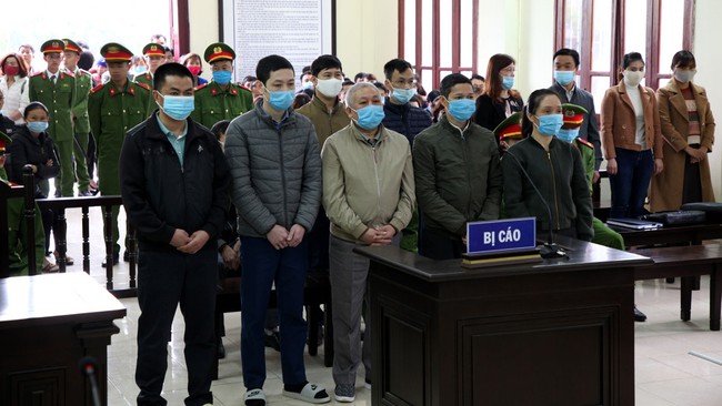 Lai Châu: Hơn 50 năm tù cho các bị cáo trong vụ án tham ô tài sản tại Phòng Giáo dục Sìn Hồ - Ảnh 2.