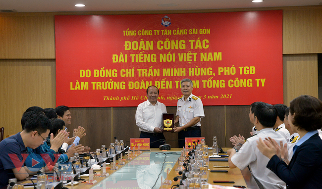 Đoàn công tác Đài Tiếng nói Việt Nam làm việc với Tổng Công ty Tân Cảng Sài Gòn - Ảnh 6.
