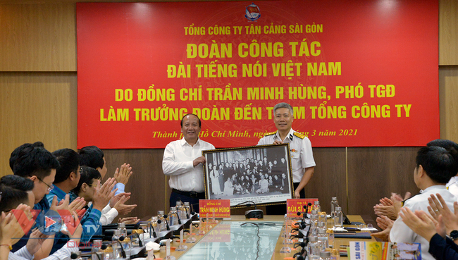 Đoàn công tác Đài Tiếng nói Việt Nam làm việc với Tổng Công ty Tân Cảng Sài Gòn - Ảnh 7.