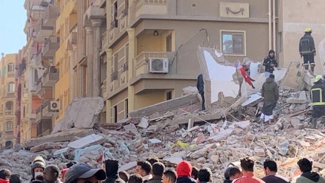 Sập tòa nhà 10 tầng ở Ai Cập gây nhiều thương vong - Ảnh 1.