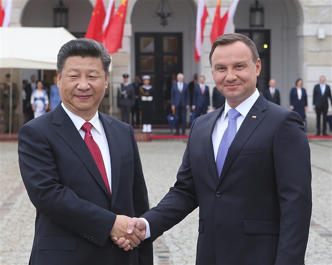 Vaccine đang trở thành món hàng ngoại giao giữa Trung Quốc và Ba Lan? - Ảnh 1.