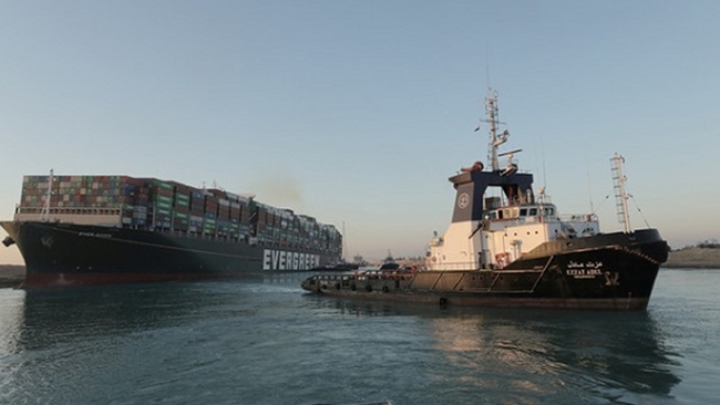 Bắt đầu điều tra nguyên nhân siêu tàu Ever Given mắc cạn trên kênh đào Suez - Ảnh 1.
