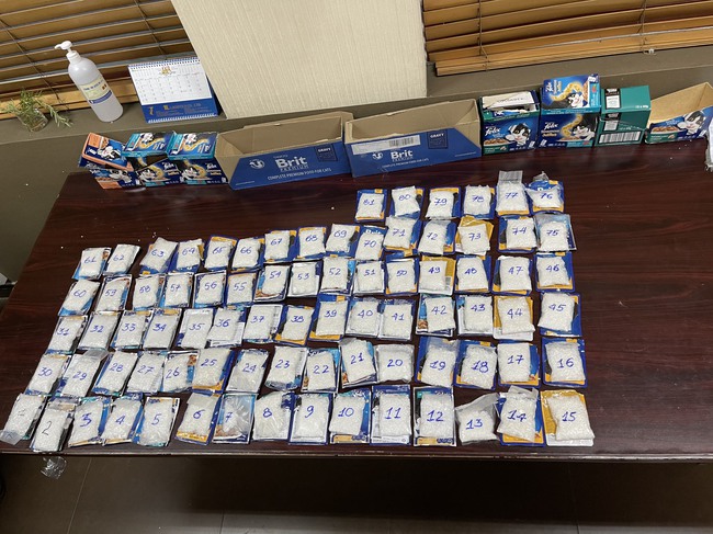 Hải quan Sân bay Tân Sơn Nhất bắt giữ 4 kg ma túy tổng hợp và 8,7 kg cần sa - Ảnh 1.