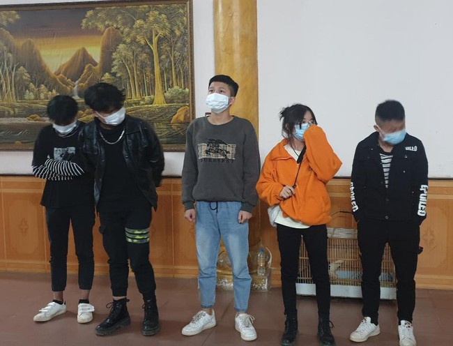 Lạng Sơn: Tạm giữ tài xế chở 5 người Trung Quốc nhập cảnh trái phép - Ảnh 1.