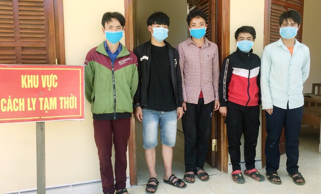 Phát hiện, bắt giữ 5 người nhập cảnh trái phép vào huyện Nam Giang - Ảnh 1.
