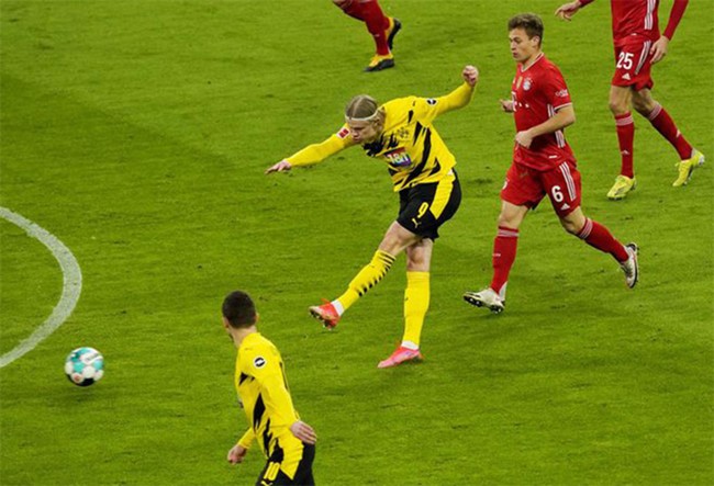 Kết quả Bayern 4-2 Dortmund: Haaland gọi, Lewandowski đáp lại mạnh mẽ - Ảnh 1.