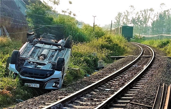 Quảng Ngãi: Tai nạn tàu hỏa, 1 người chết và 2 người bị thương nặng - Ảnh 2.