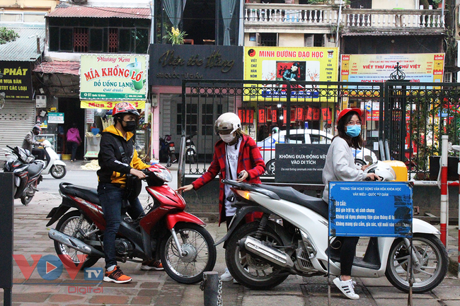 Các cơ sở tôn giáo, di tích tại Hà Nội mở cửa trở lại đón du khách - Ảnh 1.