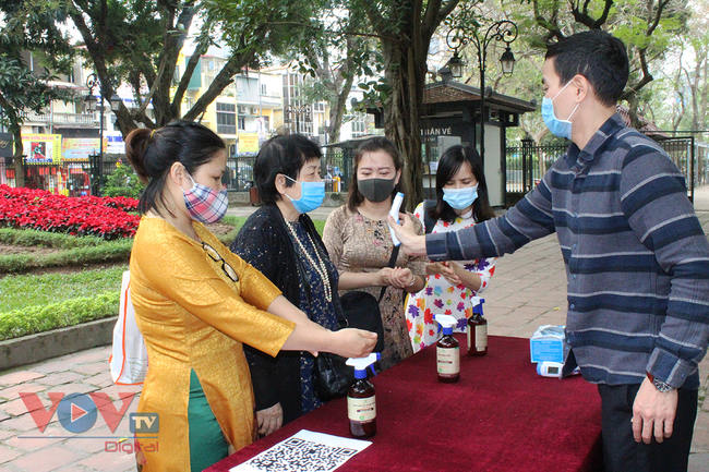 Các cơ sở tôn giáo, di tích tại Hà Nội mở cửa trở lại đón du khách - Ảnh 4.