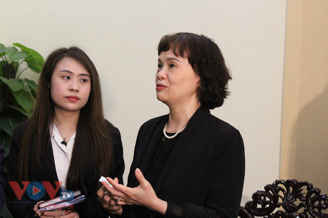 Đại sứ đặc mệnh toàn quyền Phần Lan tại Việt Nam tặng sách cho nhà báo Phan Quang - Ảnh 8.