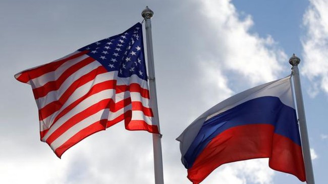 Mỹ áp đặt trừng phạt 32 tổ chức và cá nhân Nga, trục xuất 10 nhà ngoại giao - Ảnh 1.